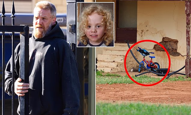 102845793-0-image-a-7_1760015250203